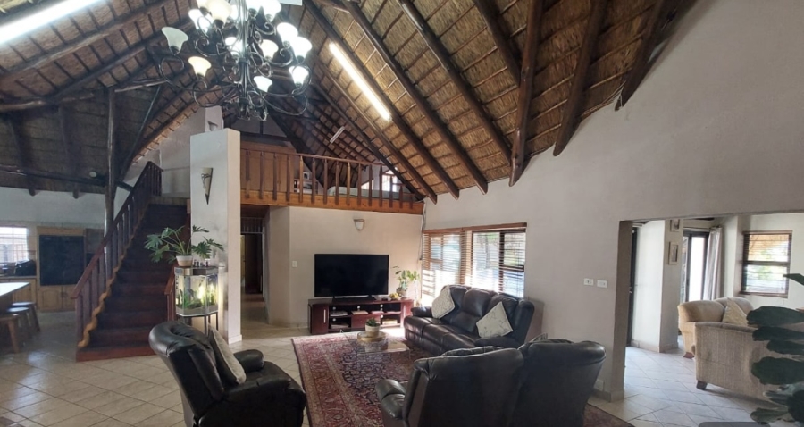To Let 4 Bedroom Property for Rent in Flamwood North West